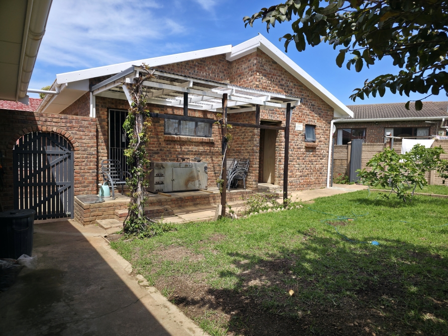3 Bedroom Property for Sale in Wavecrest Eastern Cape